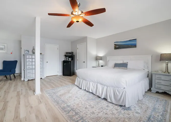 East Shore Lodging